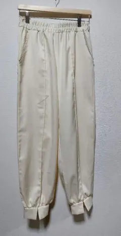白 美品 パール付き サテン パンツ アイボリー