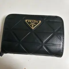 PRADA ブラック 二つ折り財布