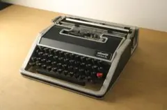 オリベッティ レッテラ32 oliveti lettera32 オリベッティのタイプライター「レッテラ32」に夢中 – CAGUYA