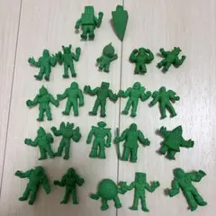 キン消し　緑色２２体セット