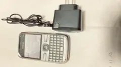 Nokia E72シルバー/ブルー 充電器付きのサムネイル