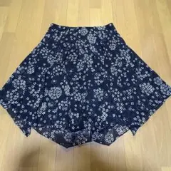 23区 大きいサイズ46 アシンメトリー 小花柄スカート 黒のサムネイル