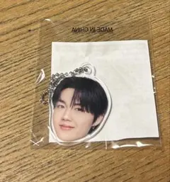 TREASURE ドヨン　カプセルトイ　顔アクキー