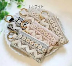 Item thumbnail for item aa1d97cc-4d19-418f-8184-94e89130a61c