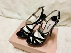 【新品】MIUMIU ブラック エナメルサンダル