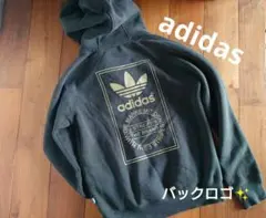 【adidas バックプリント フーディ スウェット ゴールド 刺繍】アディダス