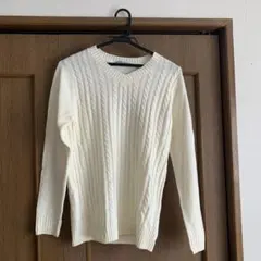 ※値下げ！1000円→700円アイボリー ケーブル編み Vネック ニットセーター