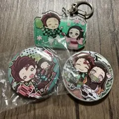 鬼滅の刃　アクリルキーホルダー+缶バッジ2点セット　竈門炭治郎　ねずこ