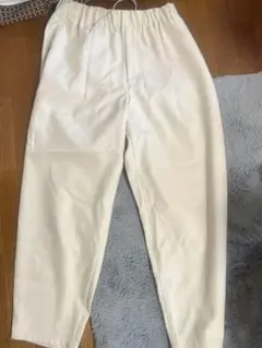 GU クリーム色 ワイドパンツ
