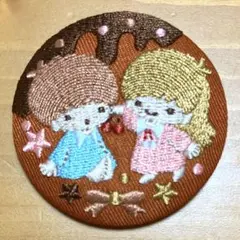 サンリオ　刺繍缶バッジ　リトルツインスターズ