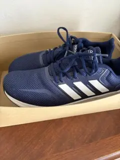 adidas スニーカー