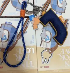 the monsters labubu pin for loveキーホルダー　J