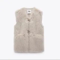 ZARA フード付き フェイクファーベスト ホワイト - メルカリ