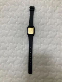チープカシオ　ウォッチ　ゴールド　スクエア　腕時計のサムネイル