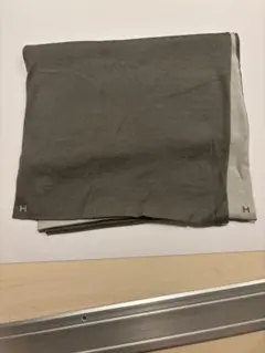 【新品未使用】HERMES カシミアシルクマフラー ダークグレー/ライトグレーのサムネイル