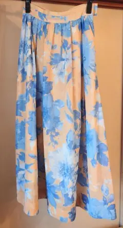 LILY BROWN(リリーブラウン)花柄フレアスカート オレンジ×ブルーのサムネイル