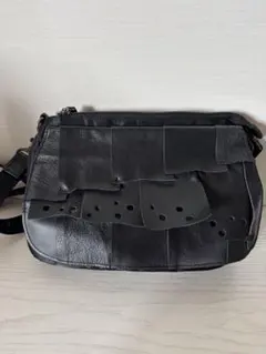 センソユニコ慈雨のブラックレザーショルダーバッグ