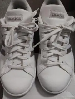 adidas 　アディダス　ホワイト スニーカー 24センチ