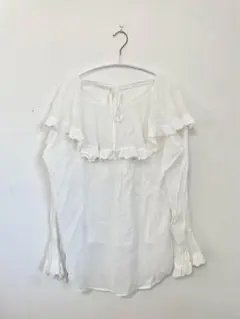 フリル付きホワイト長袖シャツ mystic