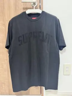 【人気モデル 美品】シュプリーム センター刺繍アーチロゴ 半袖Tシャツ L 黒 希少XL】シュプリーム 23AW センター刺繍 アーチロゴ Tシャツ