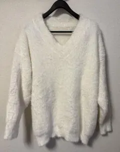 シャギーニット ホワイト Vネック