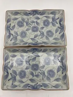 花柄の青白い皿 2枚セット