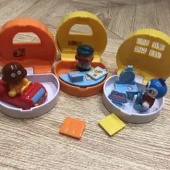 アンパンマン　ドール　タウンハウス　消防署　ドーナッツショップ　ドキンちゃん