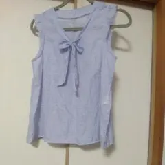 リボン付き薄い青ノースリーブシャツ M
