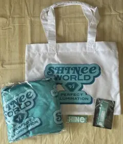 SHINee プレミアムアップグレード席 グッズ一式 - メルカリ