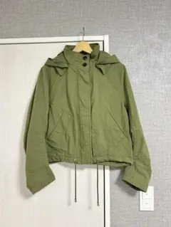 ZARAオリーブグリーン フード付きクロップドジャケット S（7-9号）