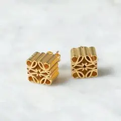 【美品】ロエベ アナグラムピアスのサムネイル