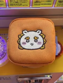 ちいかわ　シーサー　カラビナ付き刺繍スクエアミニポーチ