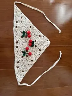 かぎ針編み 花柄 三角スカーフ カブーシュカ　赤ベリー