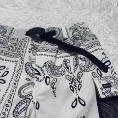 美品 RVCA バンダナ柄 ショートパンツ Sサイズ ホワイト ルーカ 完売のサムネイル