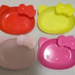 ハローキティ　ダイカットプラスティックお皿