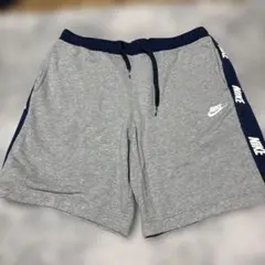NIKE サイドロゴ ショートパンツ グレーのサムネイル