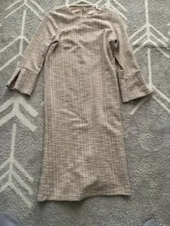 index ベージュピンク系フレアスリーブワンピース