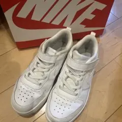 Nike ホワイト スニーカー ベルクロ付き　20cmのサムネイル