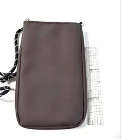 茶色　サコッシュ