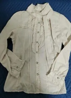 axes femme アイボリー フリル付きシャツ　L 長袖