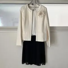 ホワイトジャケットとブラックスカートセット