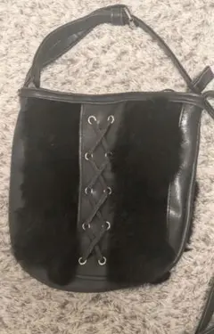 ショルダーバッグ 黒 ファー