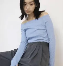 hellam ラメ入りオフショルリブトップスのサムネイル