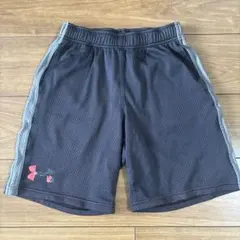 Under Armour メッシュハーフパンツ 黒　YLG