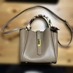 ベージュ レザー風 ショルダーバッグ　スカーフ付き