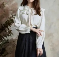 herlipto Ruffled Pussy Bow Blouseのサムネイル