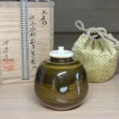 【桶谷定一】 内海茶入 共箱、仕覆付き 茶道具 内海茶入 桶谷定一 共箱 仕覆：笹蔓文 茶道具 濃茶器 長緒 伝統工芸品