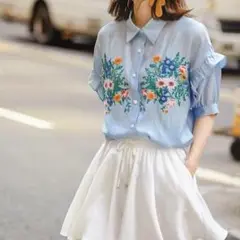 美品 Shelluits 刺繍の華やかblueフリルシャツ