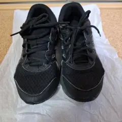 23.5アシックス　ブラック スニーカー