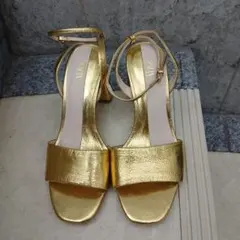 [値下げしました]ZARA ゴールド アンクルストラップ サンダルのサムネイル